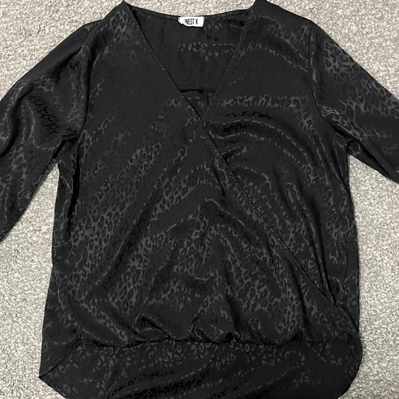 Chic Black Women's Blouse - Picture 3 of 4